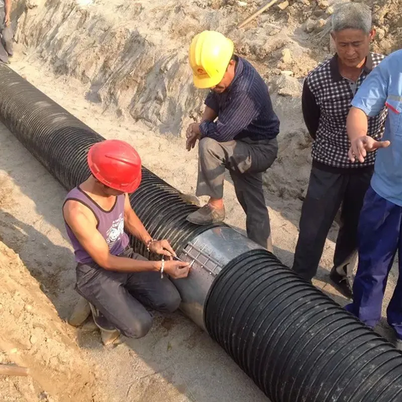 Connection method of HDPE steel winding plastic pipe